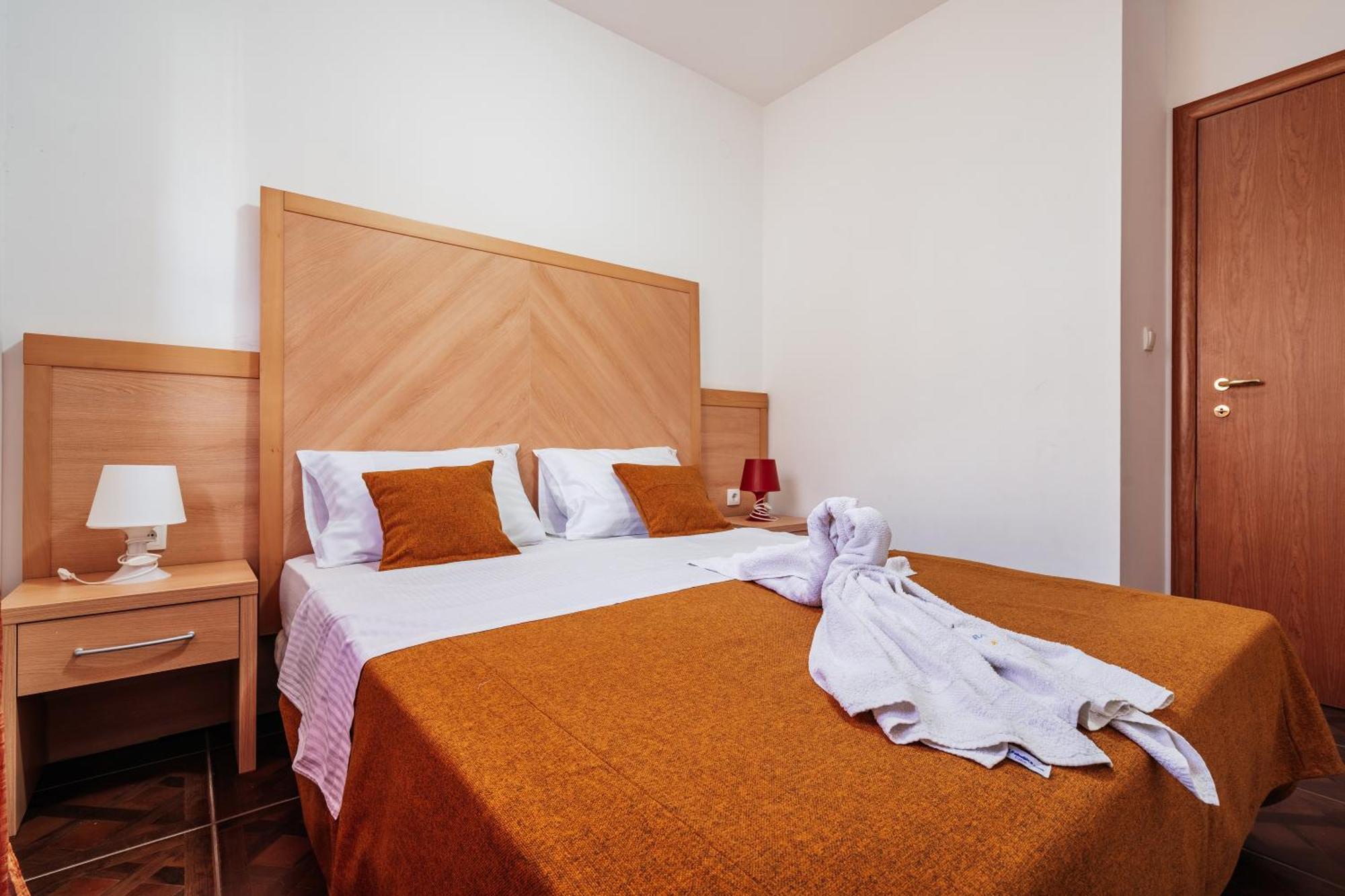 Apartments Radevic บุดวา ภายนอก รูปภาพ