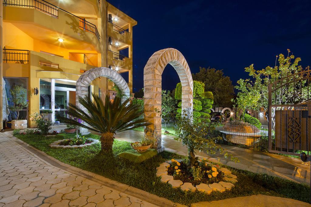 Apartments Radevic บุดวา ภายนอก รูปภาพ