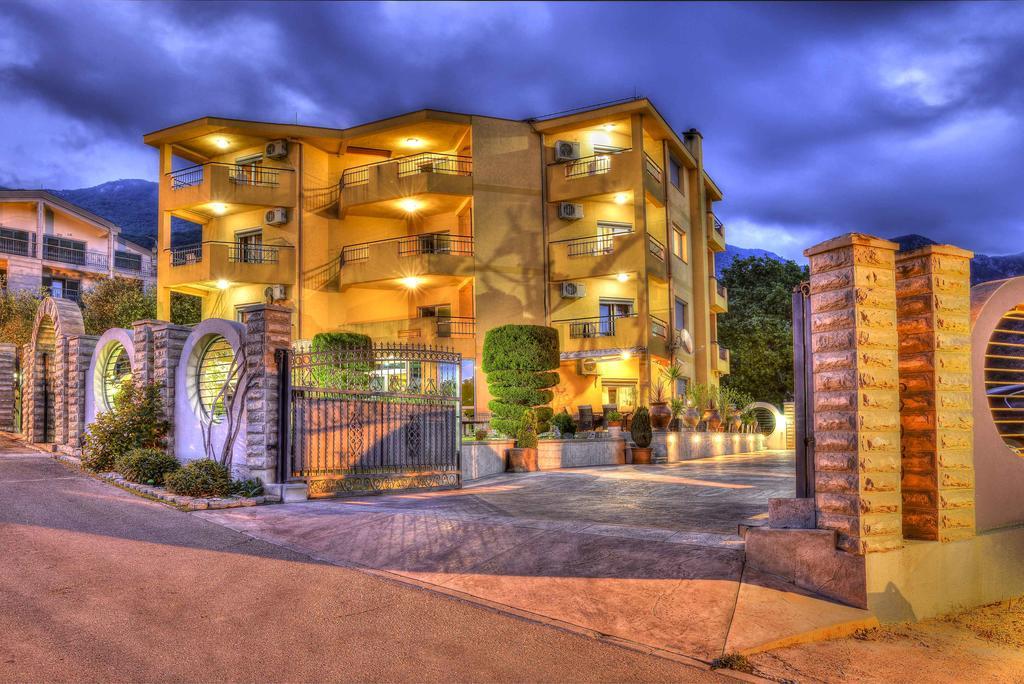 Apartments Radevic บุดวา ภายนอก รูปภาพ